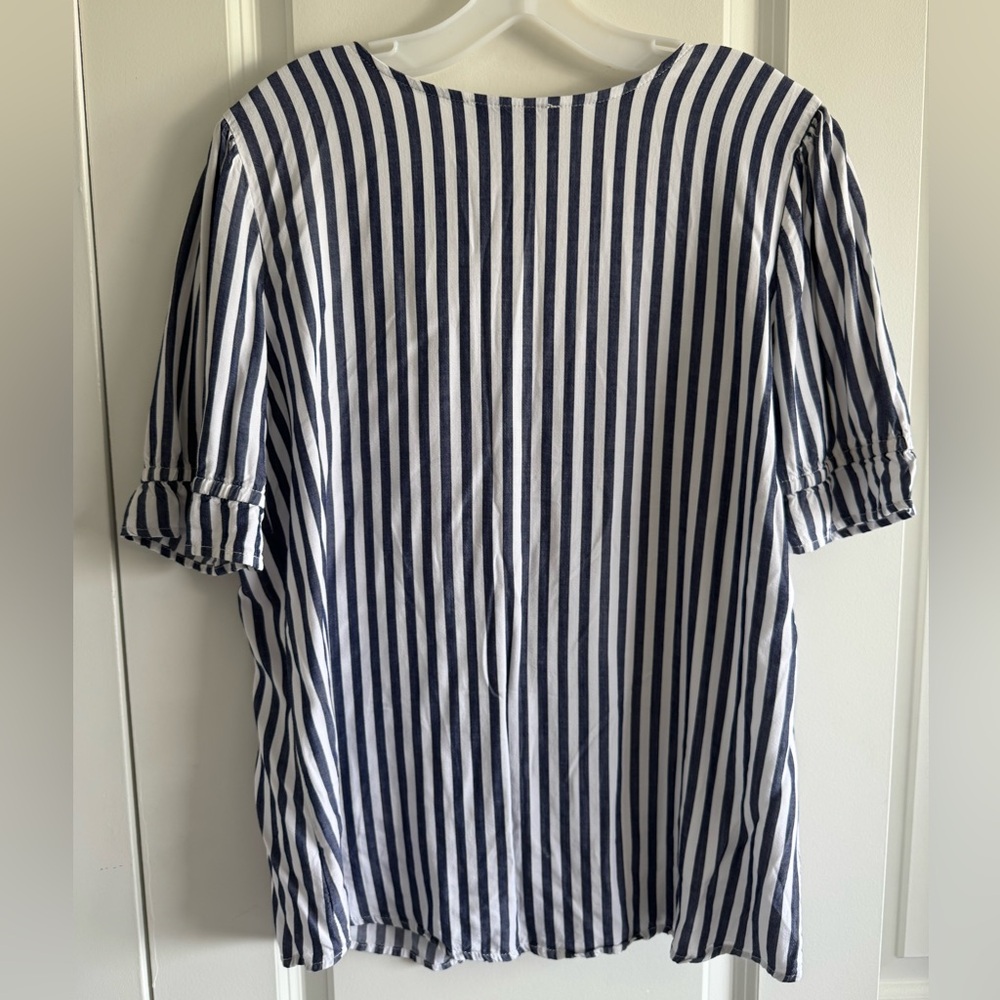 Blue and White Cuffed Sleeve Button Down Shirt - Picture 3 of 6